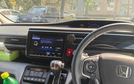 Honda Stepwgn IV, 2021 год, 2 750 000 рублей, 4 фотография