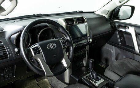 Toyota Land Cruiser Prado 150 рестайлинг 2, 2011 год, 2 489 898 рублей, 11 фотография