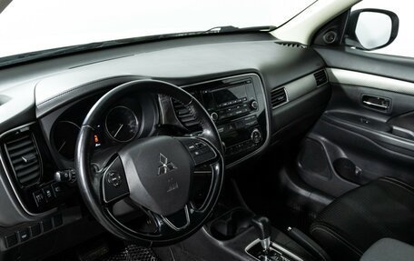 Mitsubishi Outlander III рестайлинг 3, 2016 год, 1 549 585 рублей, 11 фотография