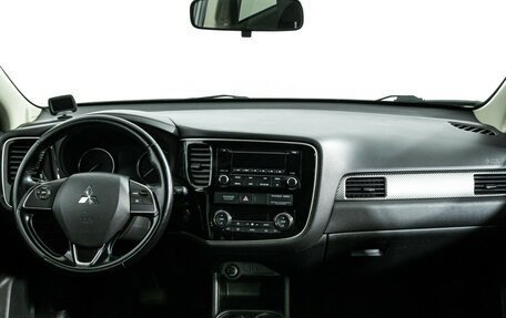 Mitsubishi Outlander III рестайлинг 3, 2016 год, 1 549 585 рублей, 13 фотография
