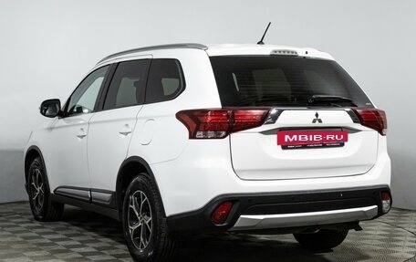 Mitsubishi Outlander III рестайлинг 3, 2016 год, 1 549 585 рублей, 7 фотография