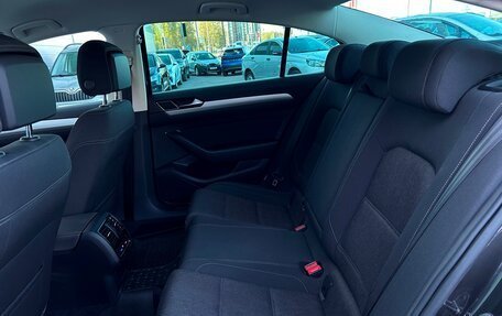 Volkswagen Passat B8 рестайлинг, 2019 год, 1 987 800 рублей, 13 фотография