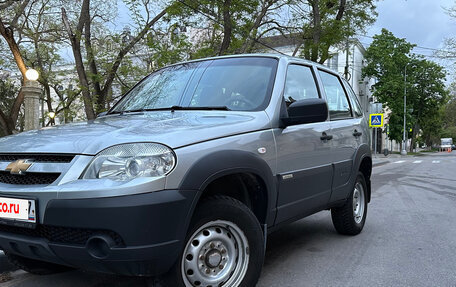 Chevrolet Niva I рестайлинг, 2016 год, 899 000 рублей, 2 фотография