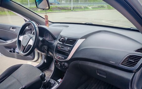 Hyundai Solaris II рестайлинг, 2011 год, 650 000 рублей, 3 фотография