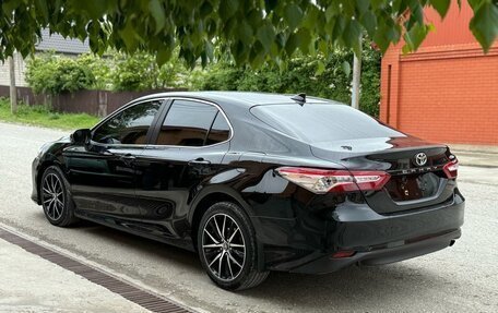 Toyota Camry, 2021 год, 2 050 000 рублей, 3 фотография
