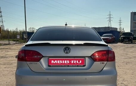Volkswagen Jetta VI, 2013 год, 950 000 рублей, 1 фотография