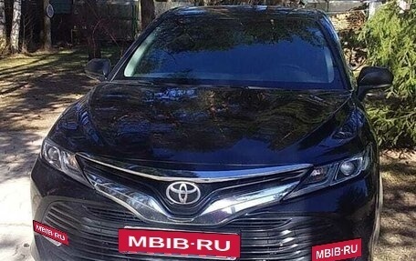 Toyota Camry, 2018 год, 2 300 000 рублей, 4 фотография