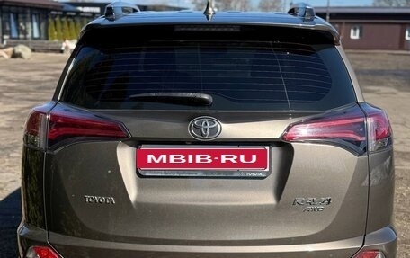 Toyota RAV4, 2018 год, 2 500 000 рублей, 4 фотография