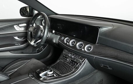 Mercedes-Benz E-Класс, 2019 год, 3 750 000 рублей, 4 фотография