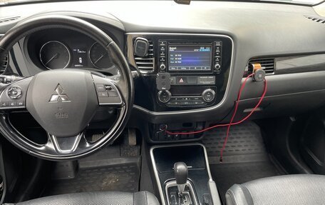 Mitsubishi Outlander III рестайлинг 3, 2017 год, 2 250 000 рублей, 8 фотография