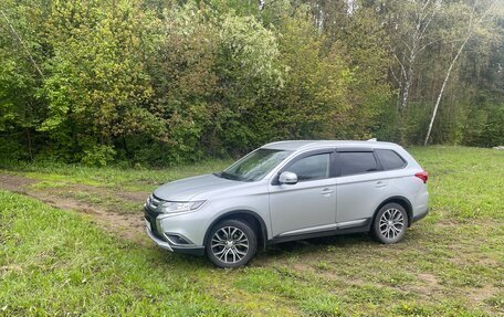 Mitsubishi Outlander III рестайлинг 3, 2017 год, 2 250 000 рублей, 14 фотография