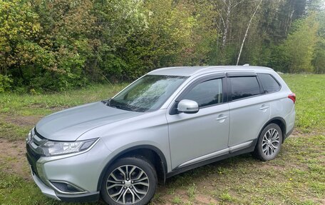 Mitsubishi Outlander III рестайлинг 3, 2017 год, 2 250 000 рублей, 2 фотография