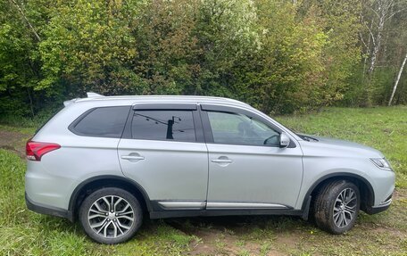 Mitsubishi Outlander III рестайлинг 3, 2017 год, 2 250 000 рублей, 13 фотография