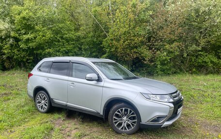 Mitsubishi Outlander III рестайлинг 3, 2017 год, 2 250 000 рублей, 12 фотография