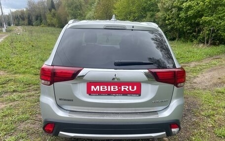Mitsubishi Outlander III рестайлинг 3, 2017 год, 2 250 000 рублей, 3 фотография