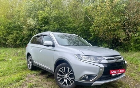 Mitsubishi Outlander III рестайлинг 3, 2017 год, 2 250 000 рублей, 4 фотография