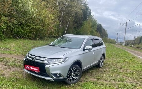 Mitsubishi Outlander III рестайлинг 3, 2017 год, 2 250 000 рублей, 11 фотография