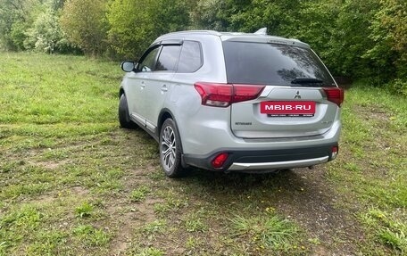 Mitsubishi Outlander III рестайлинг 3, 2017 год, 2 250 000 рублей, 10 фотография