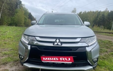 Mitsubishi Outlander III рестайлинг 3, 2017 год, 2 250 000 рублей, 5 фотография