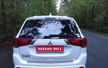 Mitsubishi Outlander III рестайлинг 3, 2016 год, 2 300 000 рублей, 5 фотография