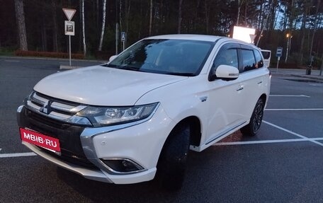 Mitsubishi Outlander III рестайлинг 3, 2016 год, 2 300 000 рублей, 6 фотография
