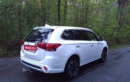 Mitsubishi Outlander III рестайлинг 3, 2016 год, 2 300 000 рублей, 3 фотография