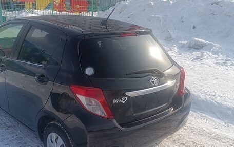 Toyota Vitz, 2011 год, 765 000 рублей, 2 фотография