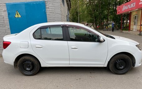 Renault Logan II, 2017 год, 840 000 рублей, 2 фотография