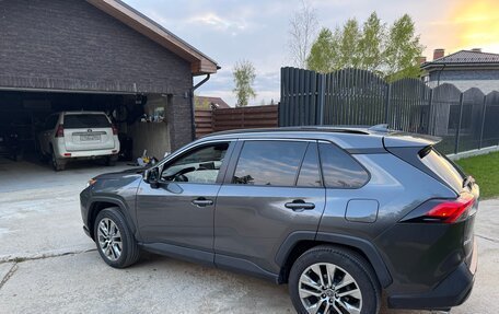 Toyota RAV4, 2019 год, 2 900 000 рублей, 3 фотография
