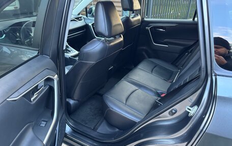 Toyota RAV4, 2019 год, 2 900 000 рублей, 10 фотография