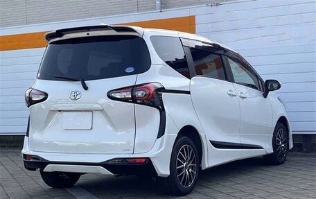 Toyota Sienta II, 2022 год, 1 068 000 рублей, 6 фотография