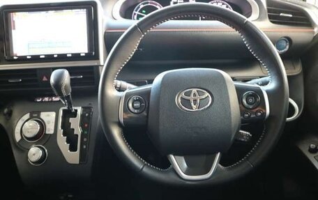 Toyota Sienta II, 2022 год, 1 068 000 рублей, 8 фотография
