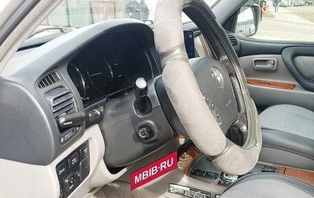 Toyota Land Cruiser 100 рестайлинг 2, 2005 год, 2 200 000 рублей, 8 фотография