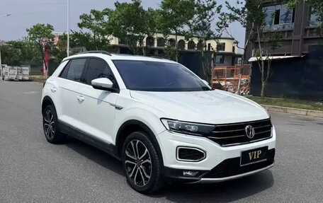 Volkswagen T-Roc I, 2021 год, 1 850 000 рублей, 2 фотография
