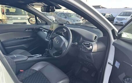 Toyota C-HR I рестайлинг, 2022 год, 1 604 000 рублей, 9 фотография