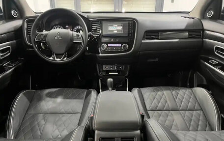 Mitsubishi Outlander III рестайлинг 3, 2020 год, 2 440 099 рублей, 7 фотография
