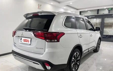 Mitsubishi Outlander III рестайлинг 3, 2020 год, 2 440 099 рублей, 4 фотография