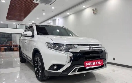 Mitsubishi Outlander III рестайлинг 3, 2020 год, 2 440 099 рублей, 3 фотография