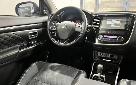 Mitsubishi Outlander III рестайлинг 3, 2020 год, 2 440 099 рублей, 13 фотография