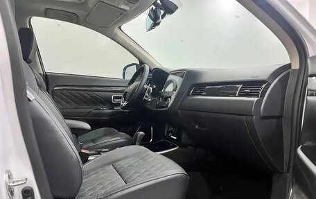 Mitsubishi Outlander III рестайлинг 3, 2020 год, 2 440 099 рублей, 17 фотография