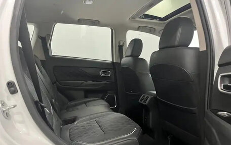 Mitsubishi Outlander III рестайлинг 3, 2020 год, 2 440 099 рублей, 19 фотография