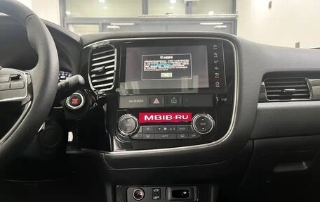 Mitsubishi Outlander III рестайлинг 3, 2020 год, 2 440 099 рублей, 14 фотография