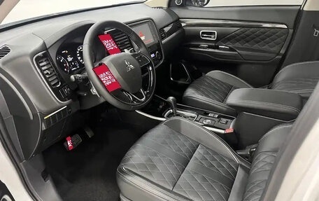Mitsubishi Outlander III рестайлинг 3, 2020 год, 2 440 099 рублей, 11 фотография