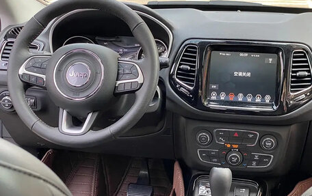 Jeep Compass II, 2021 год, 1 350 000 рублей, 12 фотография