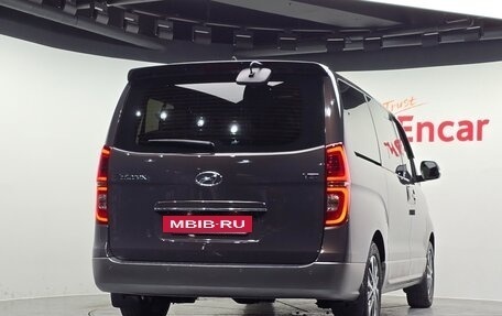 Hyundai Grand Starex Grand Starex I рестайлинг 2, 2019 год, 2 932 000 рублей, 4 фотография