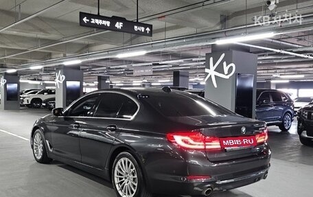 BMW 5 серия, 2021 год, 2 600 000 рублей, 3 фотография