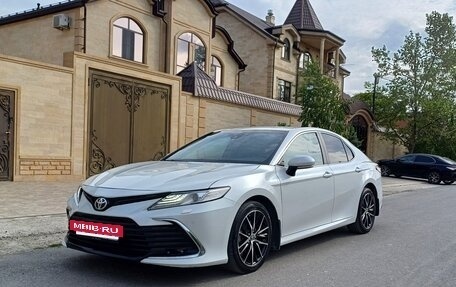 Toyota Camry, 2021 год, 2 550 000 рублей, 2 фотография