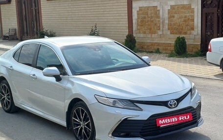 Toyota Camry, 2021 год, 2 550 000 рублей, 5 фотография