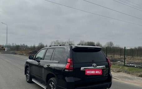 Toyota Land Cruiser Prado 150 рестайлинг 2, 2018 год, 3 490 000 рублей, 6 фотография