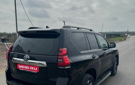 Toyota Land Cruiser Prado 150 рестайлинг 2, 2018 год, 3 490 000 рублей, 2 фотография